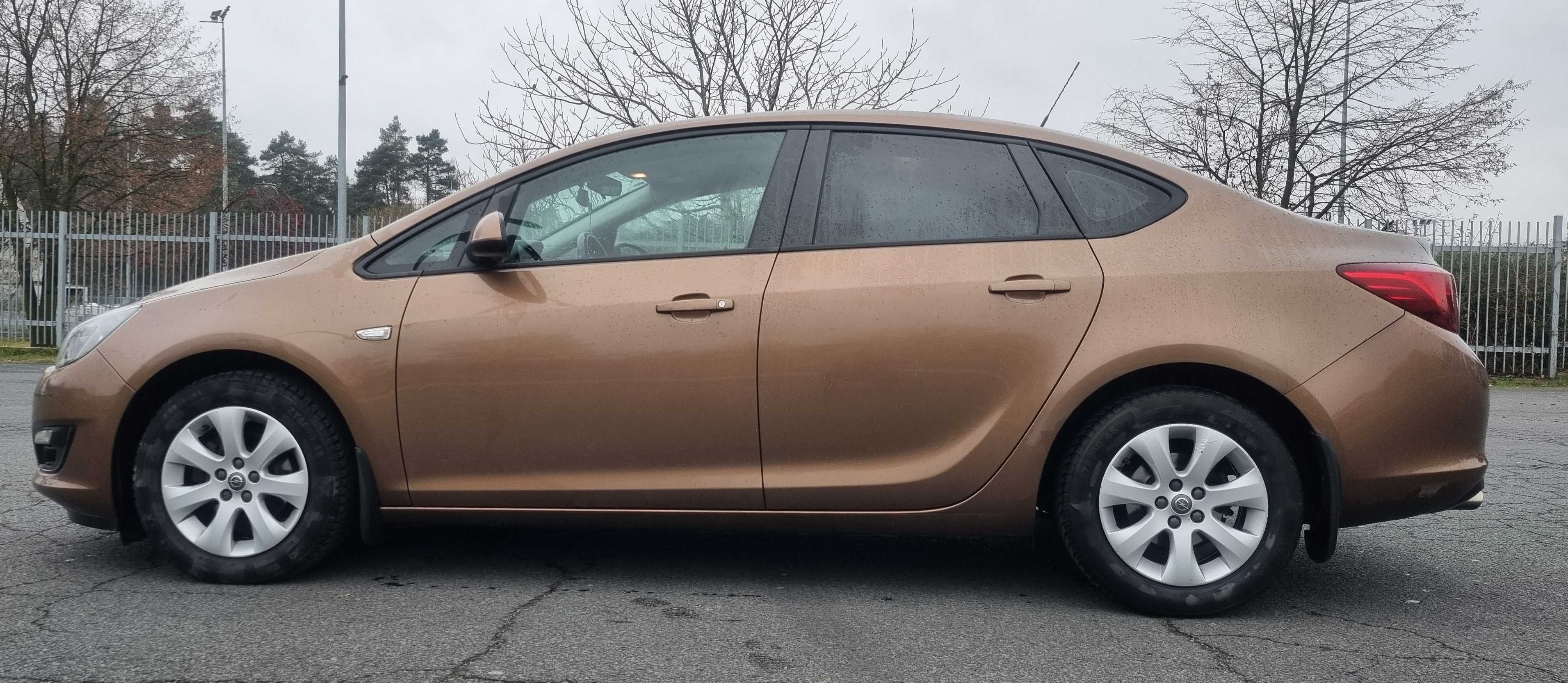 Opel Astra 1,4T z fabrycznym LPG
