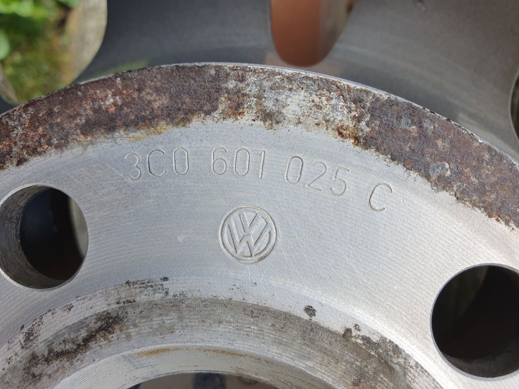 Oryginalne Alufelgi 5 x 112 VW Passat Audi z oponami 215/55/16