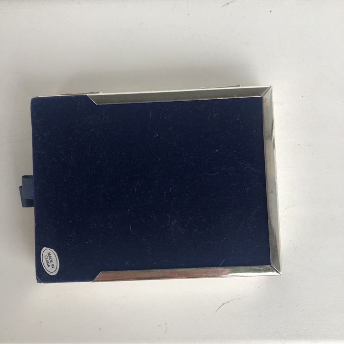 Дві посріблені рамки