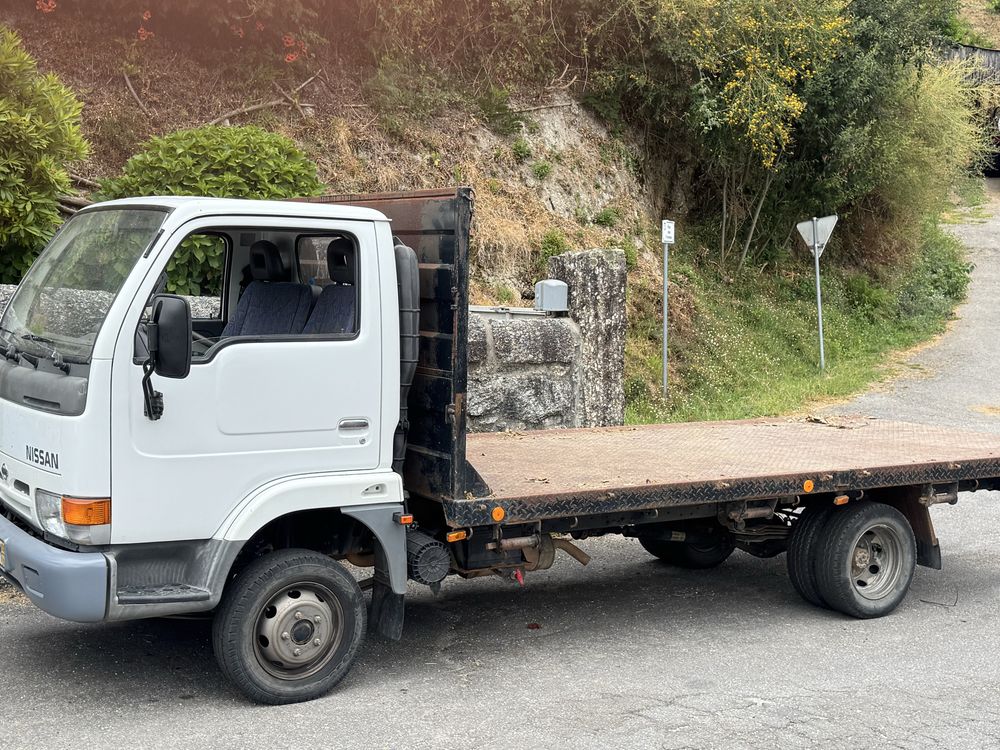 Nissan cabstar 127 mil km’s reais