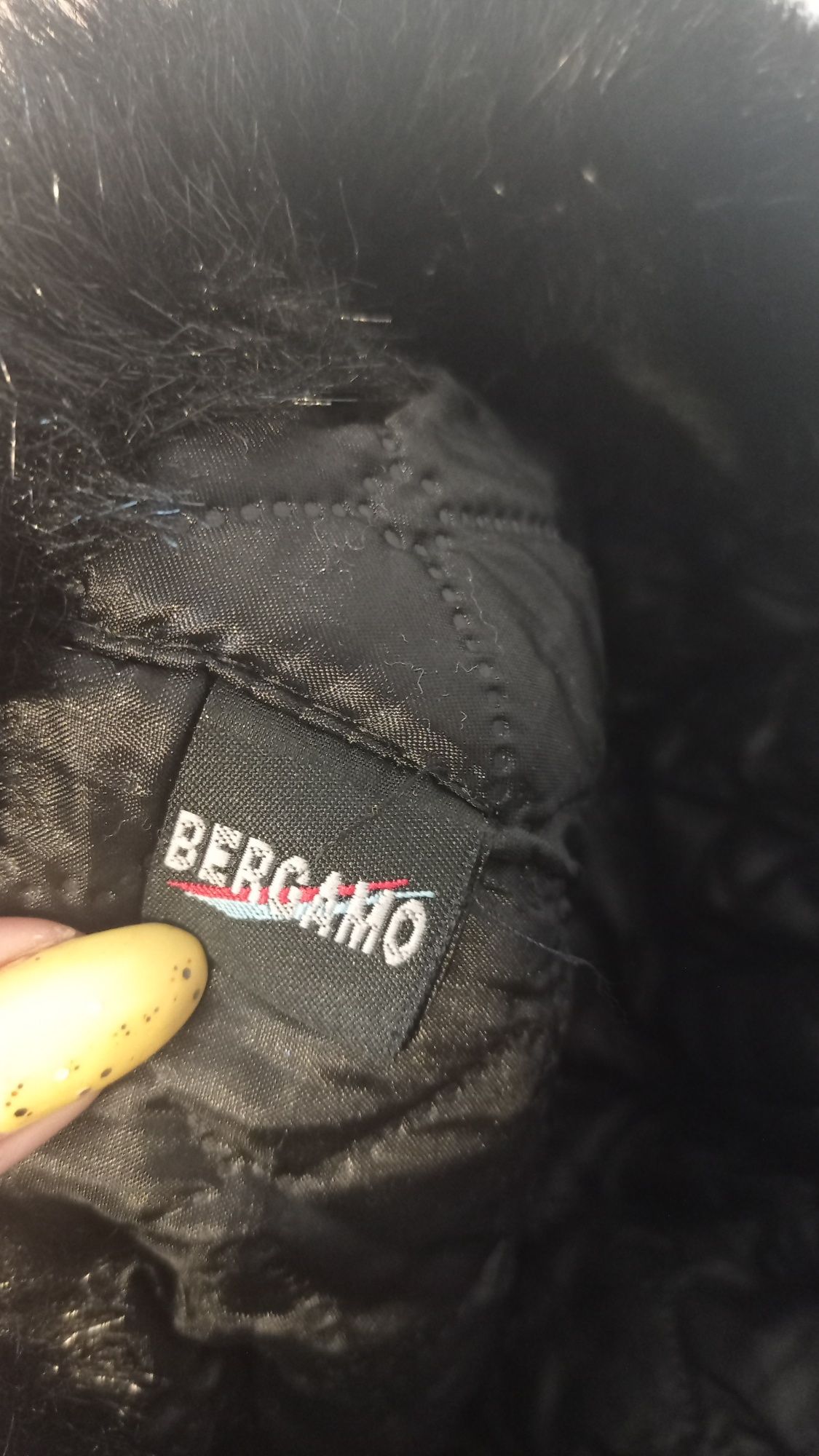 Czapka zimowa uszatka czarna pilotka Bergamo