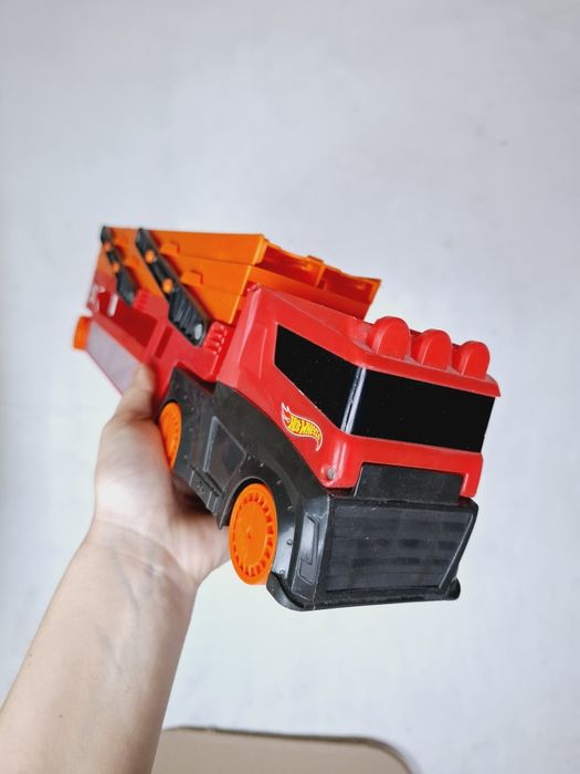 Машинка фура трейлер транспортировщик Хотвилс Hot Wheels Action