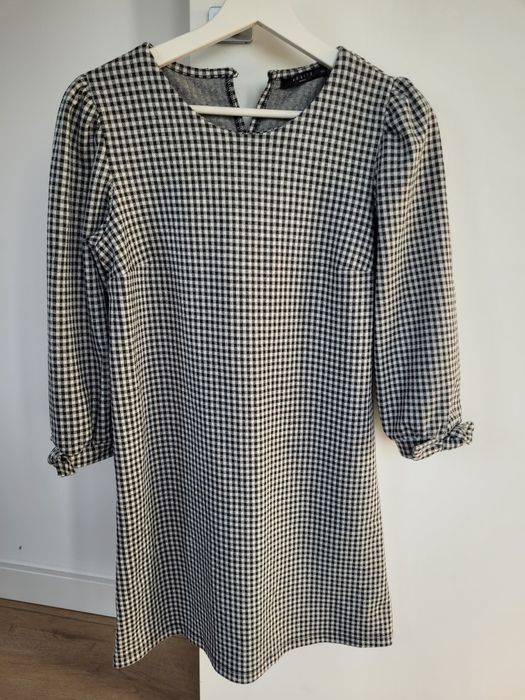 Sukienka w czarną pepitkę Mohito xxs