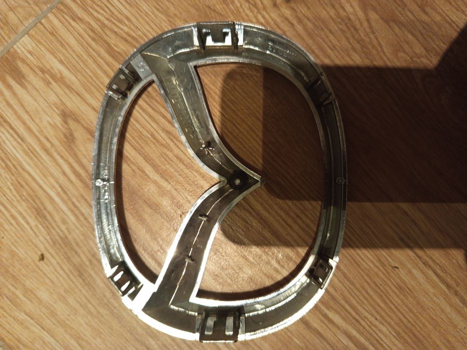 Emblemat Mazda 3 cX-3 3 mx-3  D10J-51730 znaczek grill