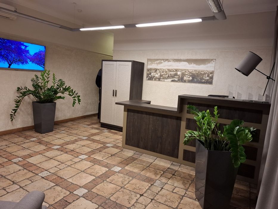 Оренда 220 кв м 1-й пов.фасаду,все вкл.без меблів з 1.01.25 Центр По