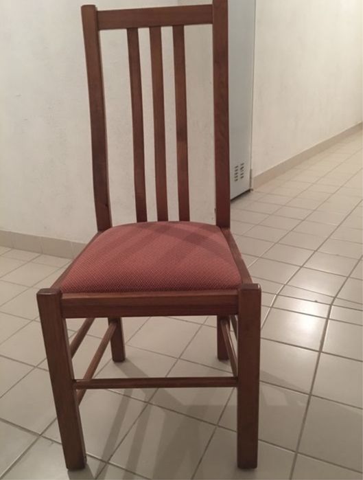 Conjunto de 4 cadeiras em madeira maciça