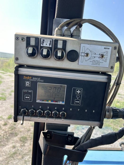 Продам причіпний оприскувач 3000л 24м