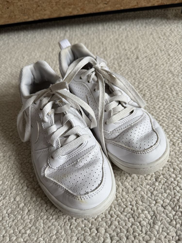 Buty Nike 35,5 białe skóra