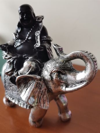 Estátua elefante e Buda