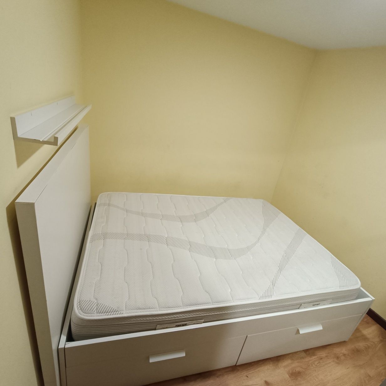Cama Ikea com 4 gavetas