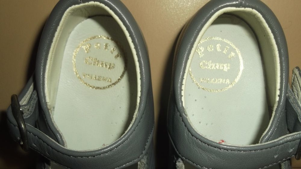 sapatos de menina cor cinza