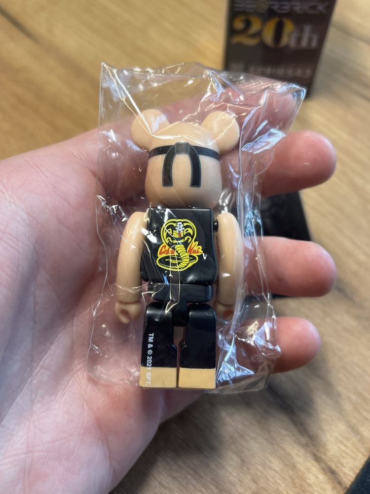 Bearbrick seria 43 Cobra Kai