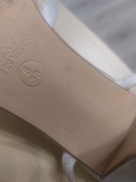 Продам жіночі босоніжки