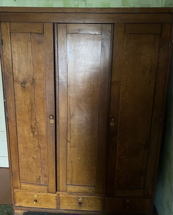 Деревяна шафа ретро(терміново)