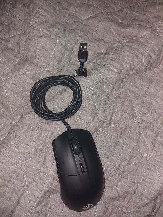 sprzedam myszkę steel series rival 3