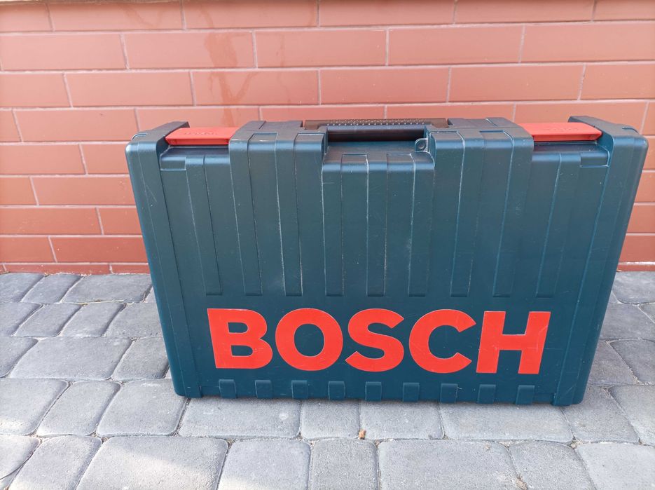 Wiertarko młot udarowy Bosch GBH 7-46  de okazja wiertła w cenie.