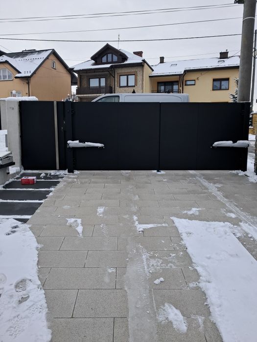 Brama przesuwna dwuskrzydłowa