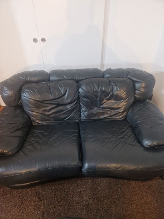 1 Sofá  2 cadeirão em pele + puff