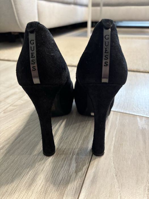 Szpilki zamszowe GUESS rozmiar 36 czarne wysokie platformy