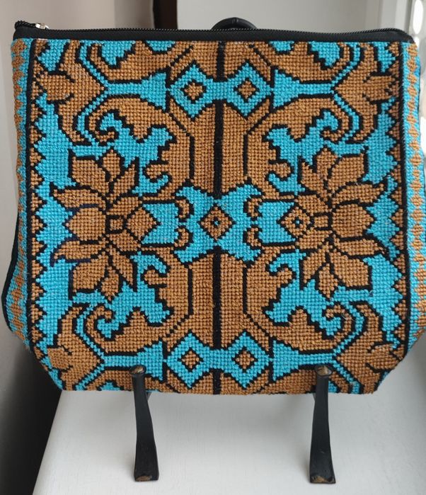 Kosmetyczka ręcznie robiona haft krzyżykowy zieleń butelkowa turkus