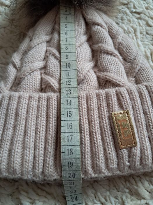 Дитяча зимова шапка для дівчинки.