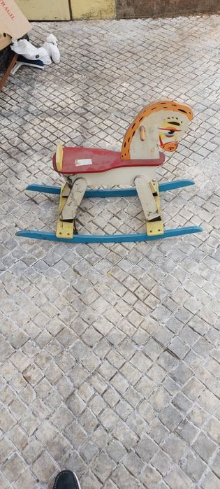 Vendo cavalo madeira antigo em bom estado geral