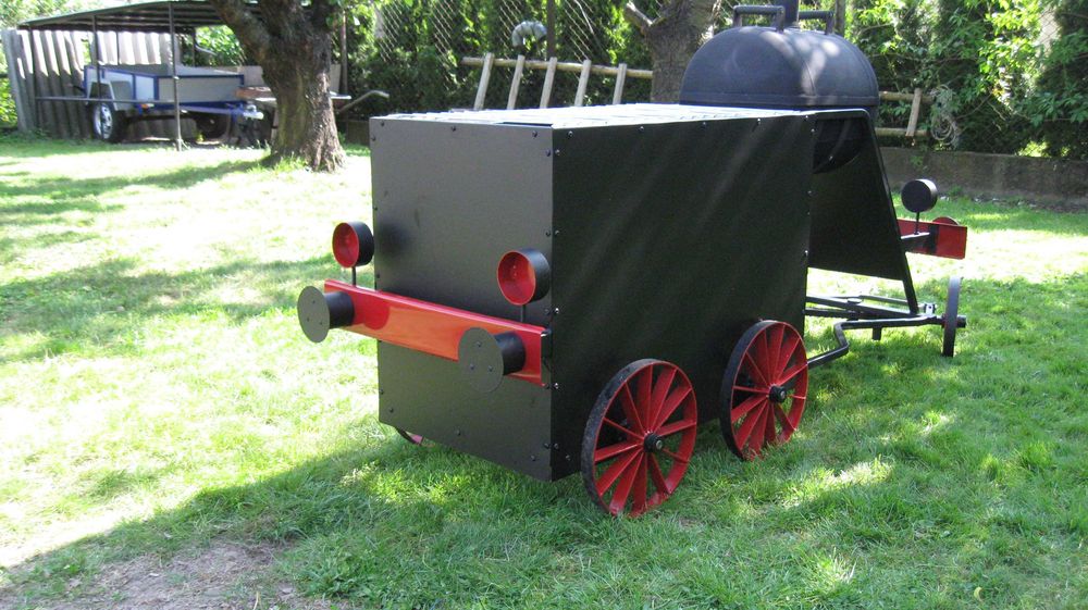 Grill ogrodowy lokomotywa