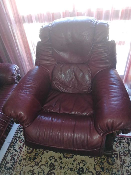 Conjunto de sofás em pele