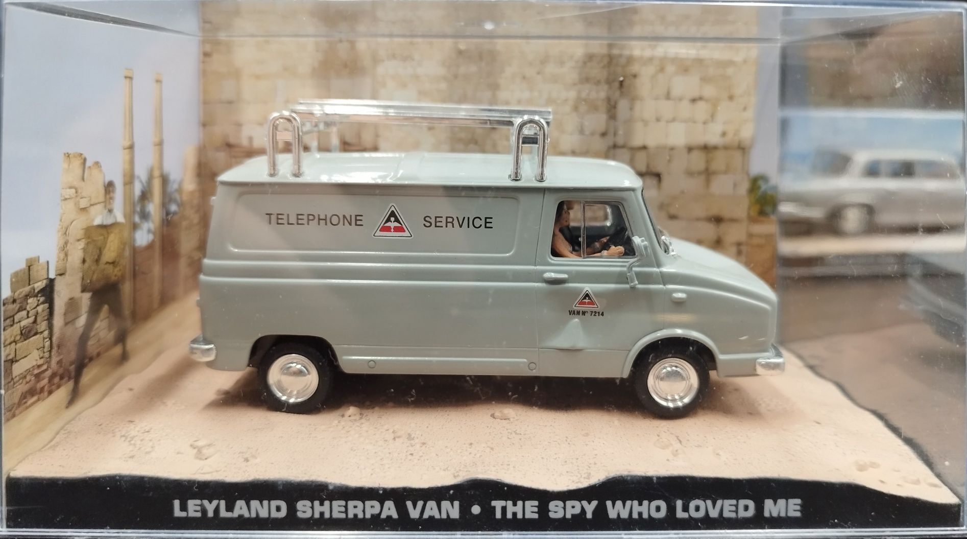 1:43 Leyland Sherpa Van James Bond 007 "The Spy who Loved Me" model