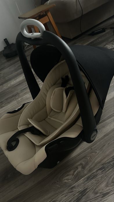 Fotelik samochodowy-nosidełko dla noworodków