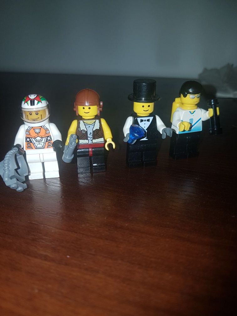 4 ludziki Lego klocki Pilot Astronauta Magik Nurek Lornetka Diament