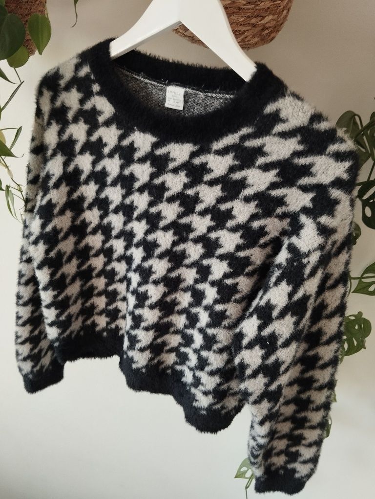 Włochaty sweter w pepitkę, czarno- szary r. S/M Lindex