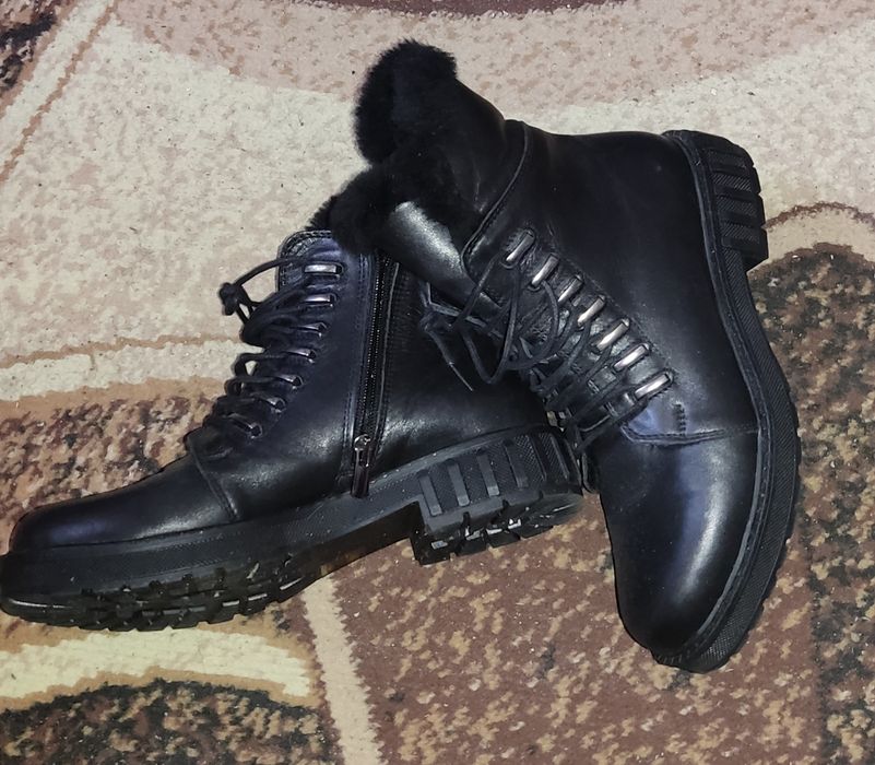 Ботінки жіночі практично нові,39 розмір