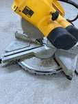 SERRA DE ESQUADRIA MARCA DEWALT DW 700