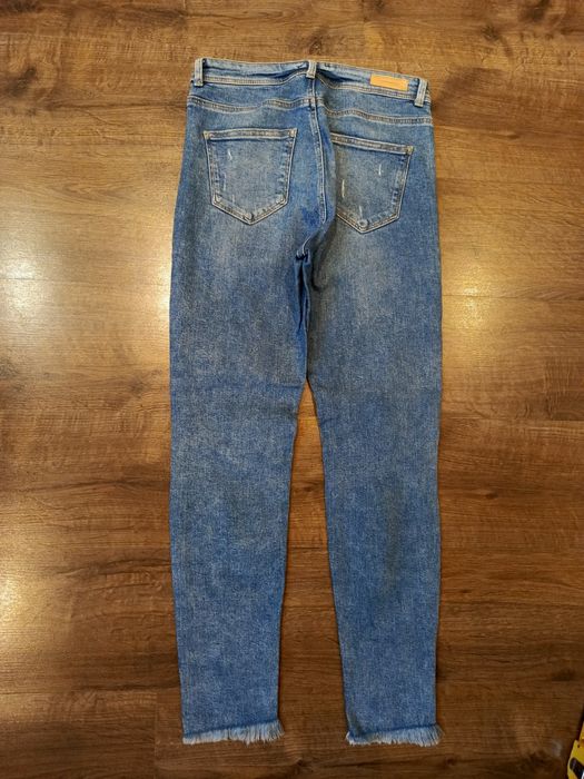 Jeansy c&a + czerwona koszulka