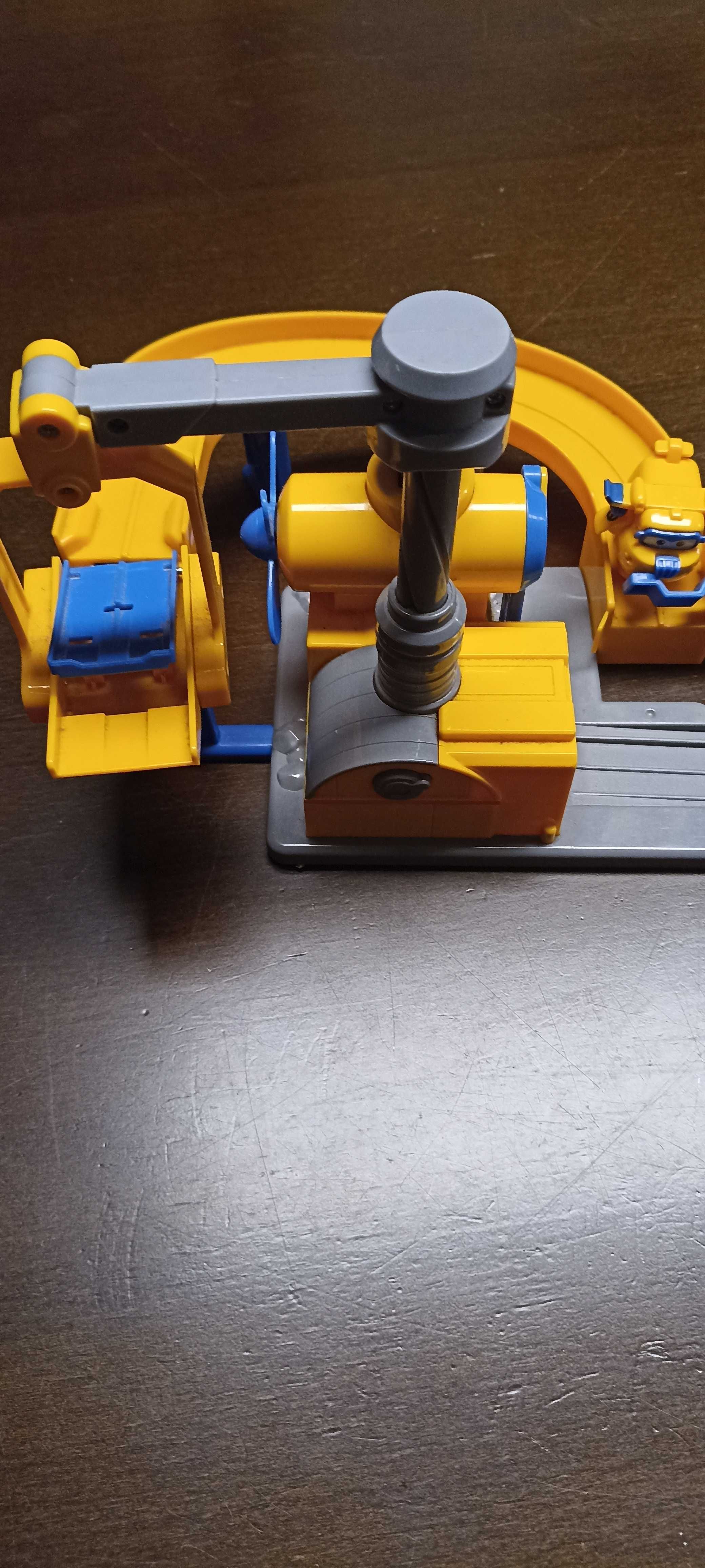 Móvel e brinquedos de criança