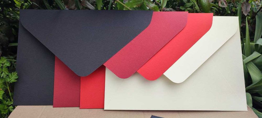 Конверти С4 з клапаном на магніті із щільного картону