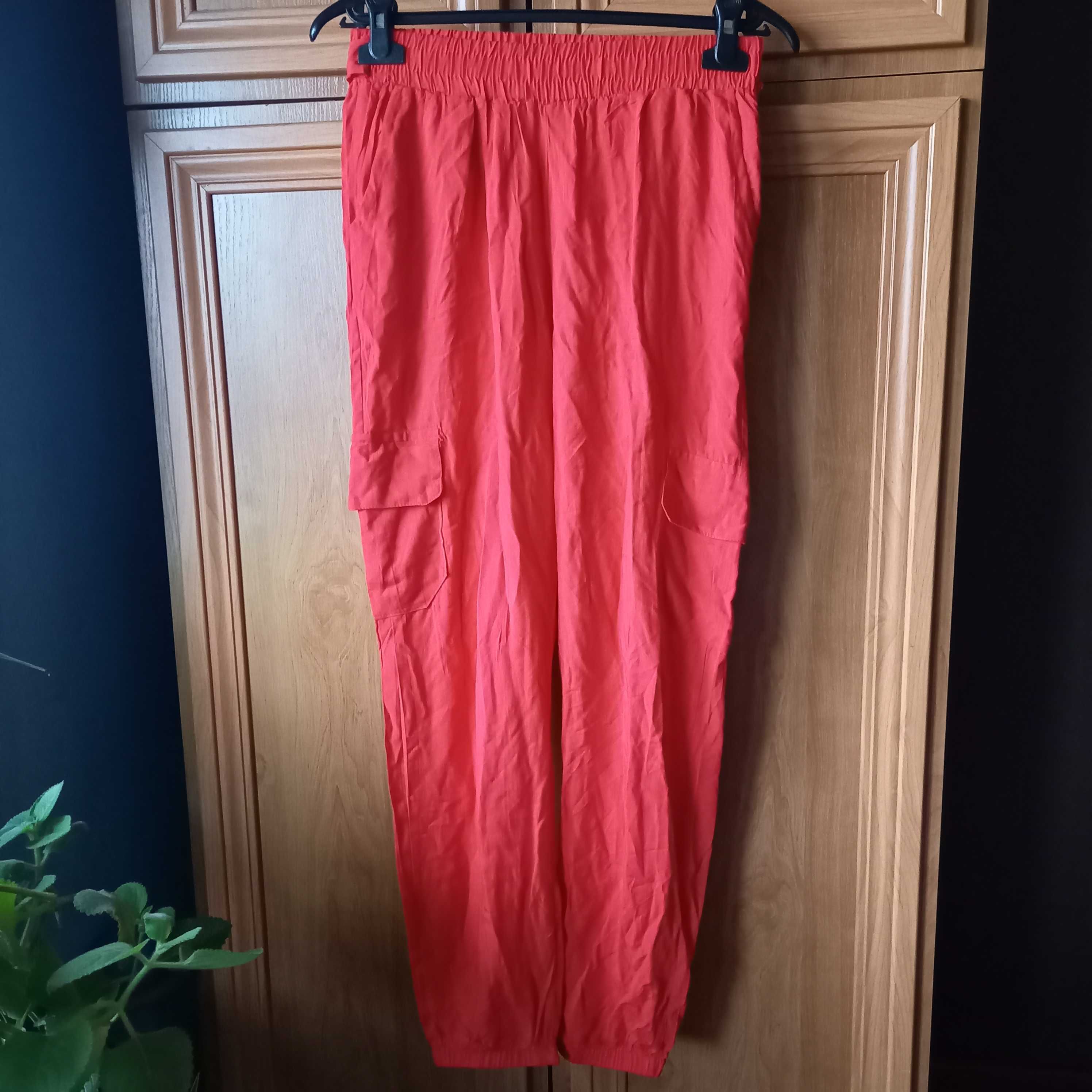 czerwone spodnie z kieszeniami S 36 joggery