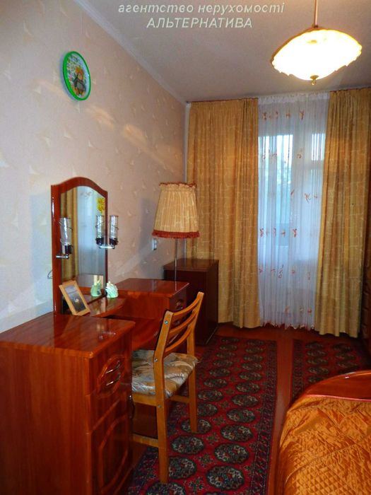 4-х к кв 700 річчя р-н Депот Центр, 3 ПОВЕРХ не кутова, на дві сторони
