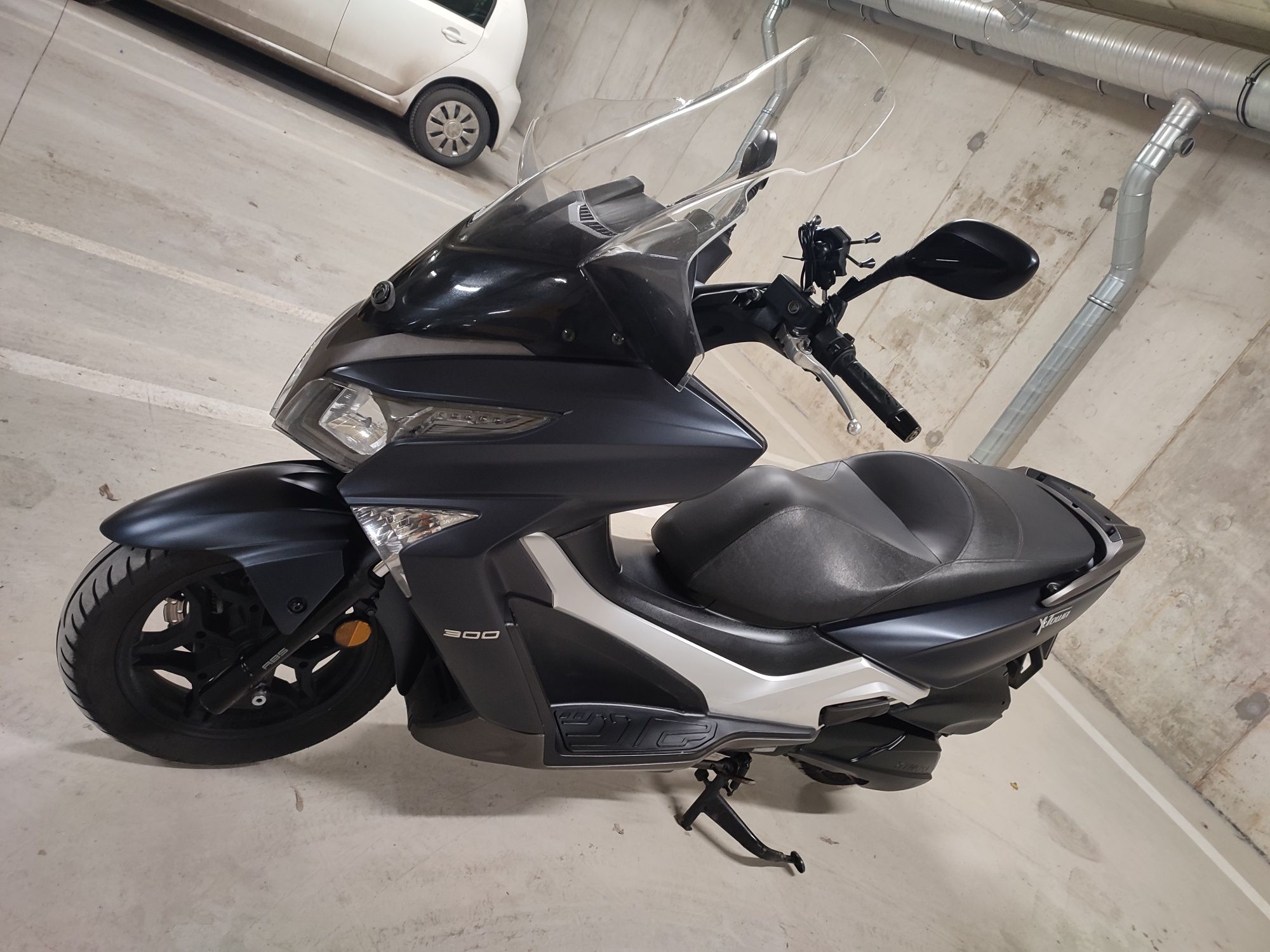 Skuter Kymco Xtown/Downtown 300 CCM