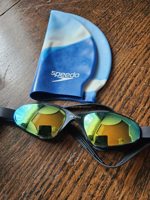 Очки и шапочка для плавания