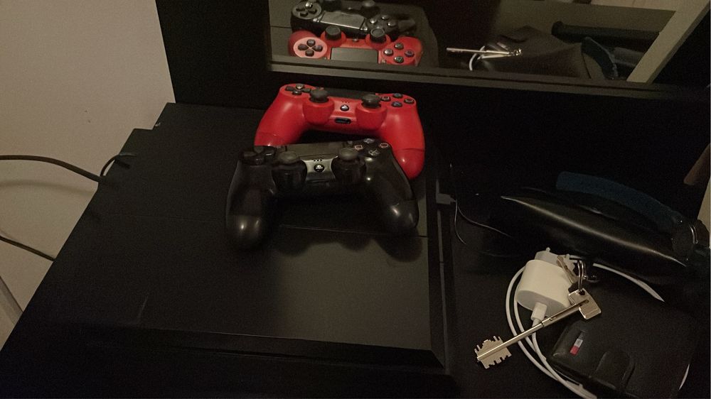 Play 4 500gb com 2 comandos