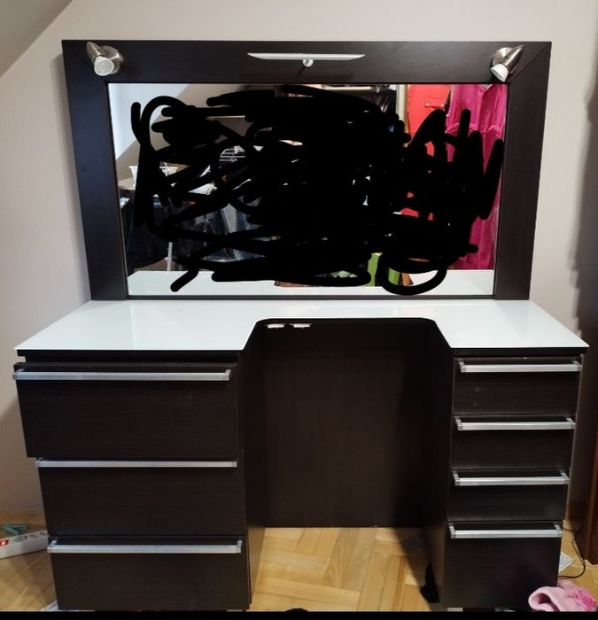 Toaletka bardzo duża