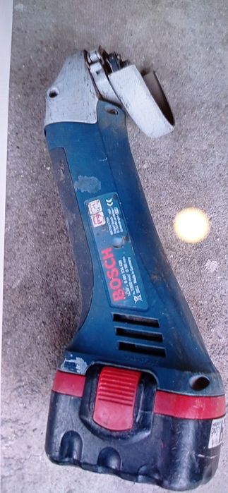 Carregador de bateria Bocsh mais 2 Bateria e 1 rebarbadora