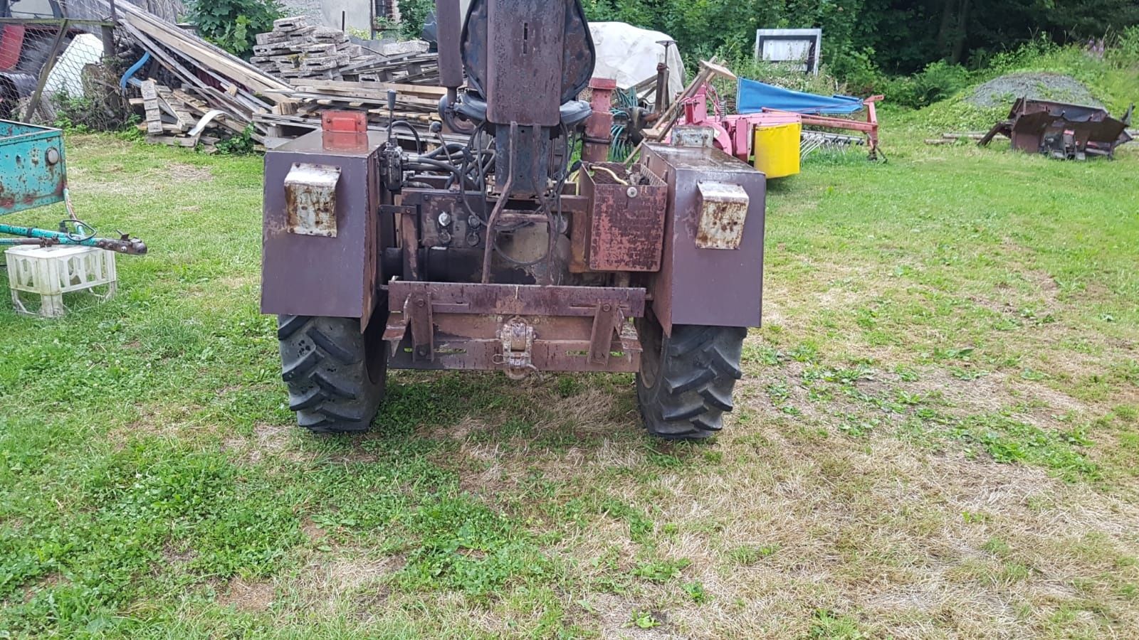 Traktor sam samoróbka es z silnikiem c330