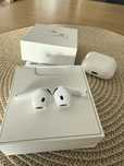 Apple AirPods 4 z Aktywną Redukcją Hałasu-stan idealny, iSpot