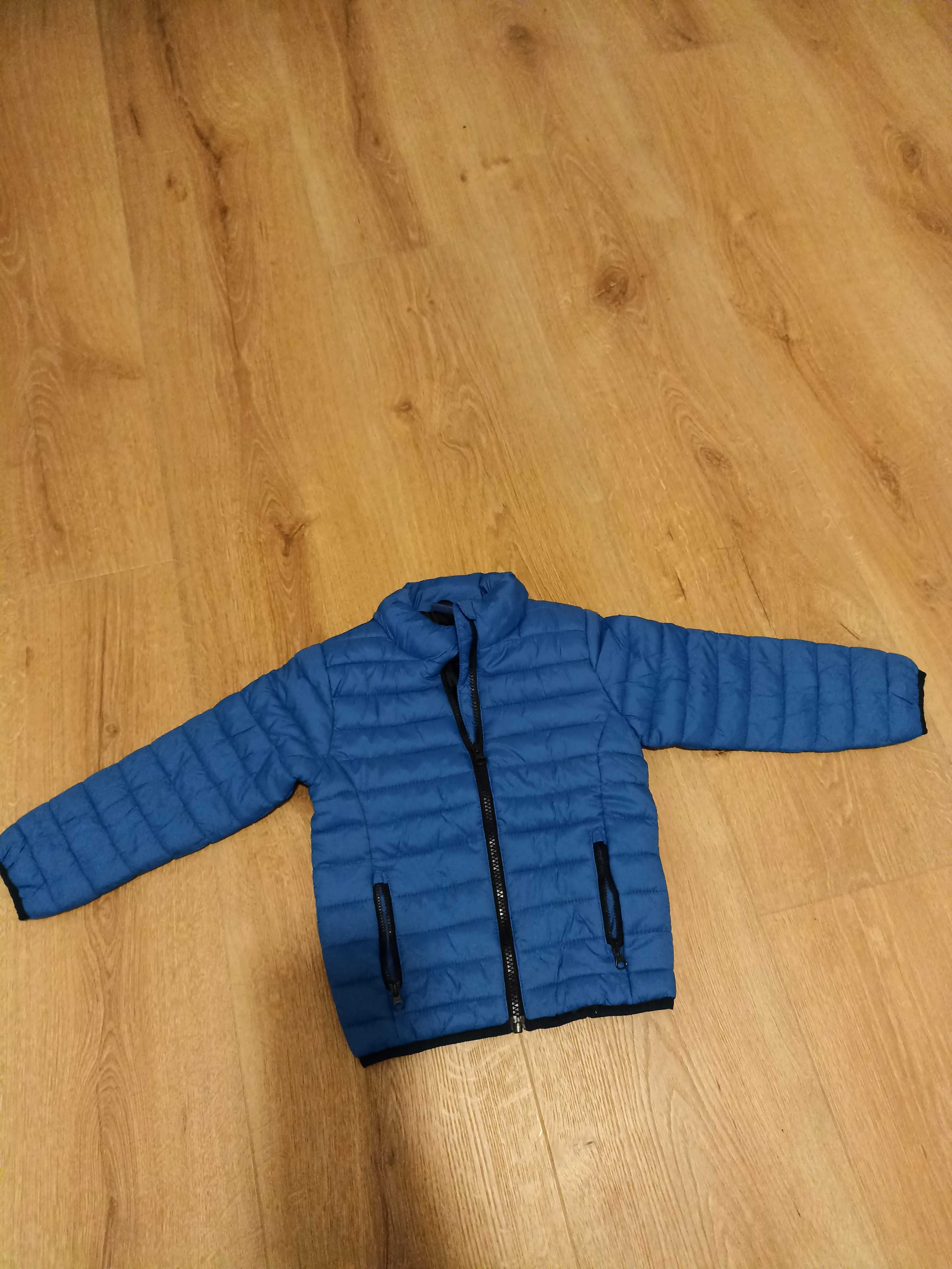 Niebieska kurtka przejściowa dla chłopca rozmiar 104