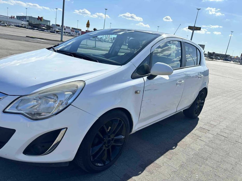 Opel Corsa 1.4 Benzyna 2011 rok