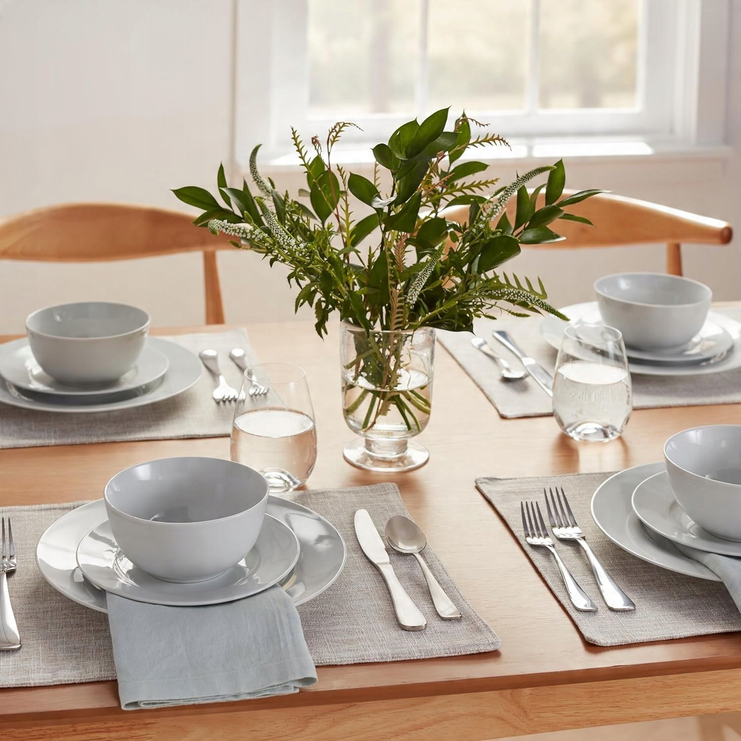 Amazon Basics biały porcelanowy talerz deserowy o średnicy 19 cm