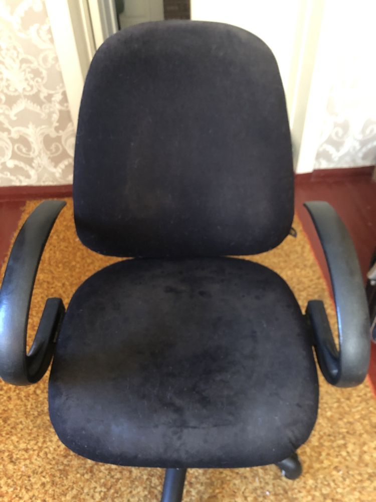 Продам  компьютерное кресло.